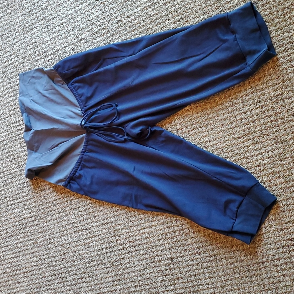 Maternity comfy capris